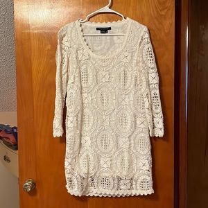Cream lace dress. Size 8.